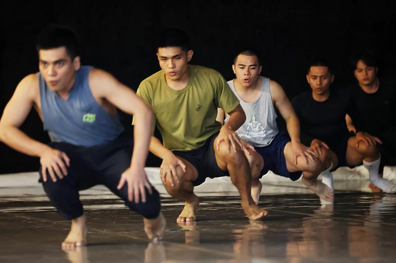 布拉瑞揚舞團現場演出拿下第17屆台新藝術獎年度大獎的作品《路吶LUNA》片段。