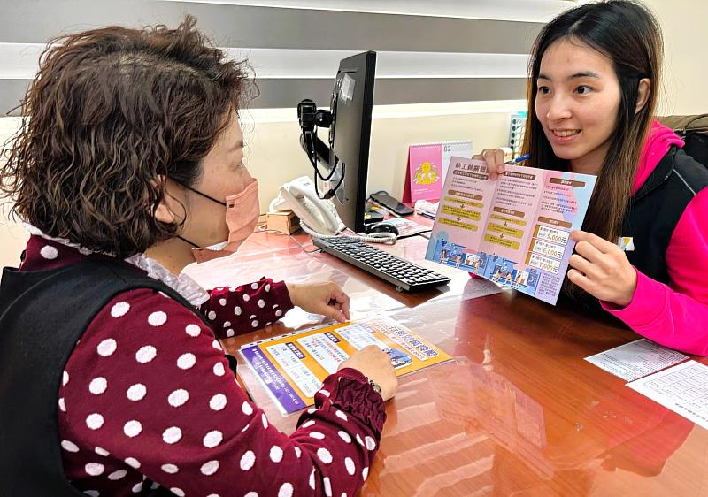 照顧服務產業工時彈性，能兼顧家庭與工作，是二度就業婦女好選擇，最高獎勵10.8萬元