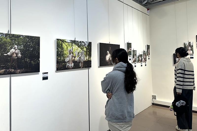 《白息無聲》沈士展個展引領觀者進入無聲的對話空間