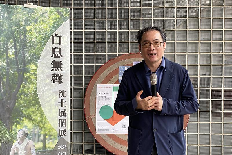 謝忠恆主任表示在沈士展老師的作品中能感受到日積月累重複的力量與永恆之美