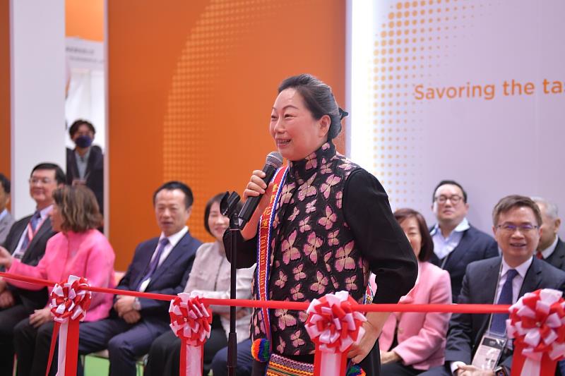 花蓮縣長徐榛蔚帶領縣內各參展農民、食品加工業者赴日共同行銷花蓮優質的農特產品,期盼透過食品展進一步開拓日本市場。