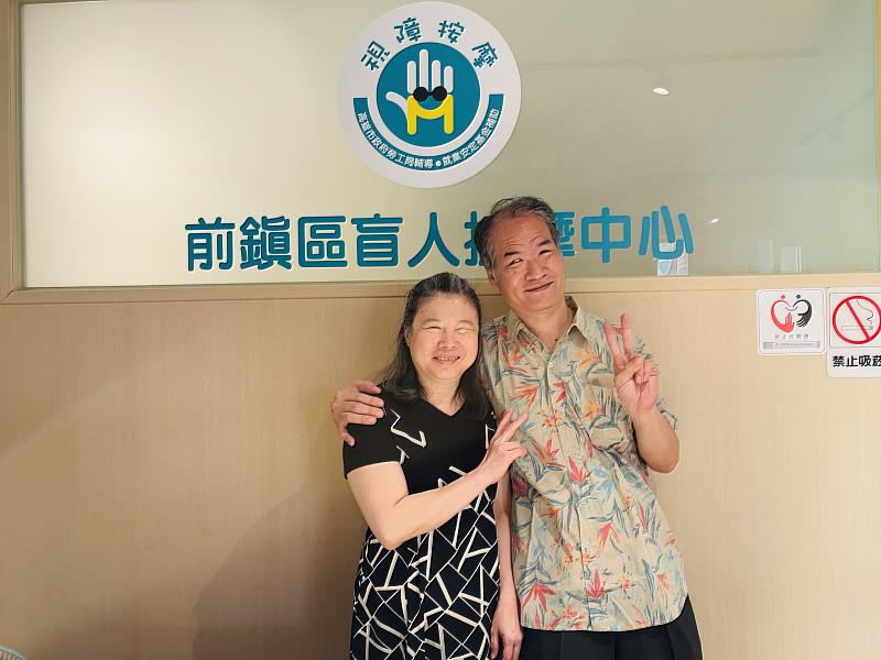 胡建銘(右)和薛靜波(左)夫妻合照,本採訪內容及照片經當事人同意刊登。