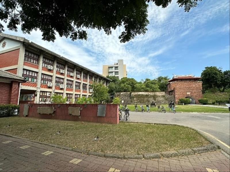 臺南市一般古物「臺灣府城門額:鎮北門門額殘碑、小南門門額」及小東門段殘跡、小西門景觀