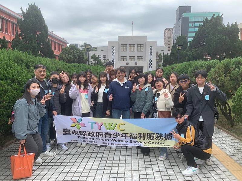 帶領兒少代表走進總統府與立法院 臺東縣府:培育具社會影響力的未來公民