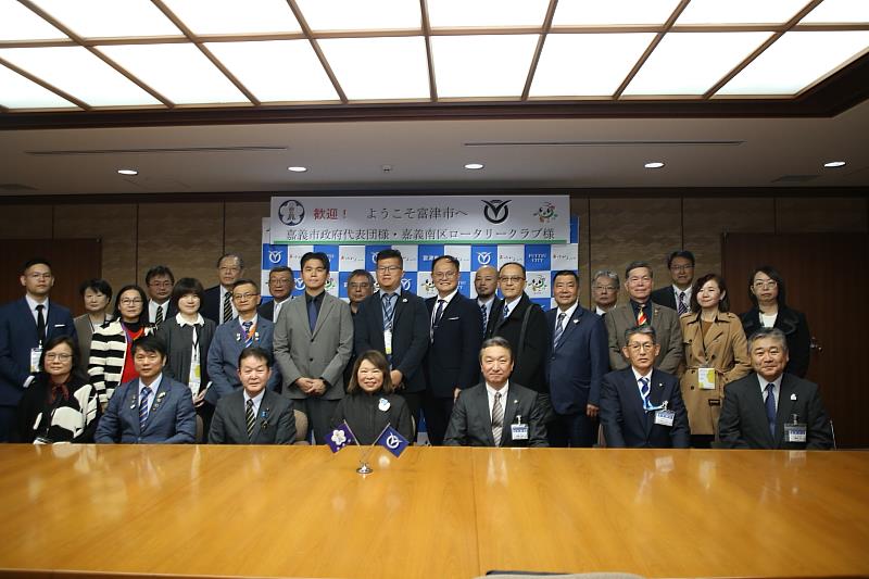 市府團隊與富津市府團隊合影