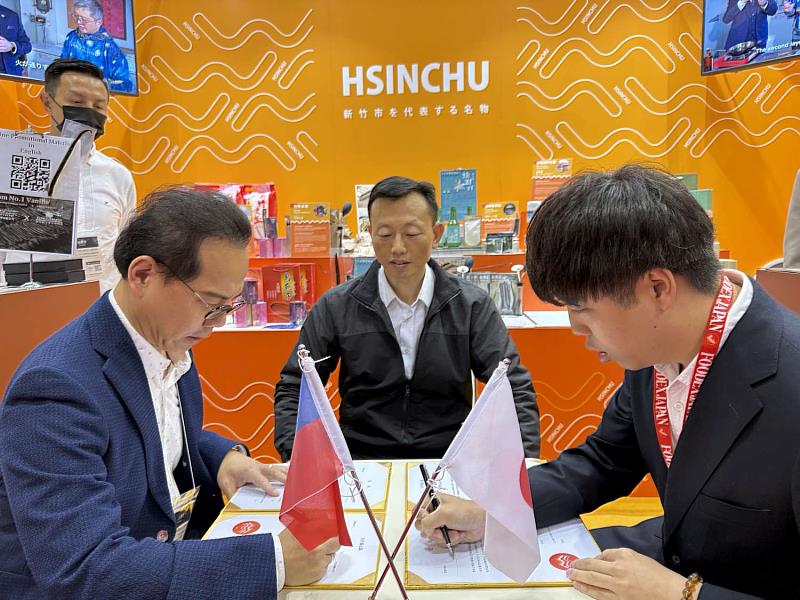新竹市品牌「佳明香草園」與日本知名食品通路商成功簽署合作備忘錄(MOU)。