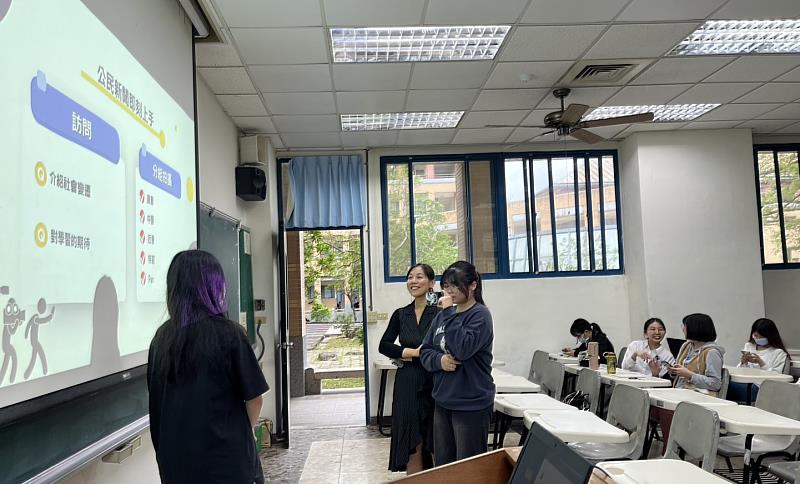 陳逸雯老師指導採訪與拍攝角度。