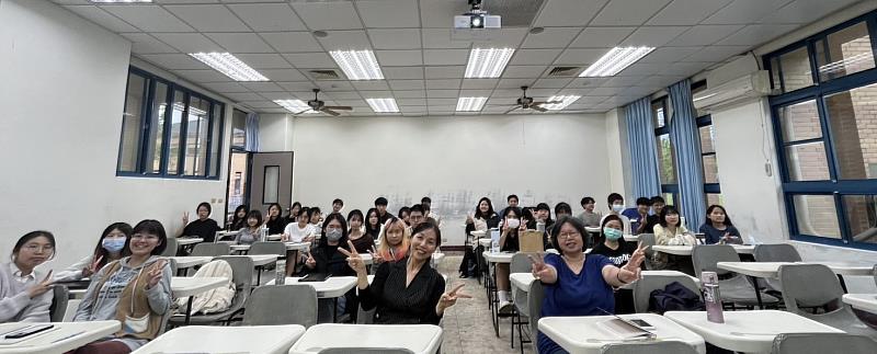 演講結束大合照。