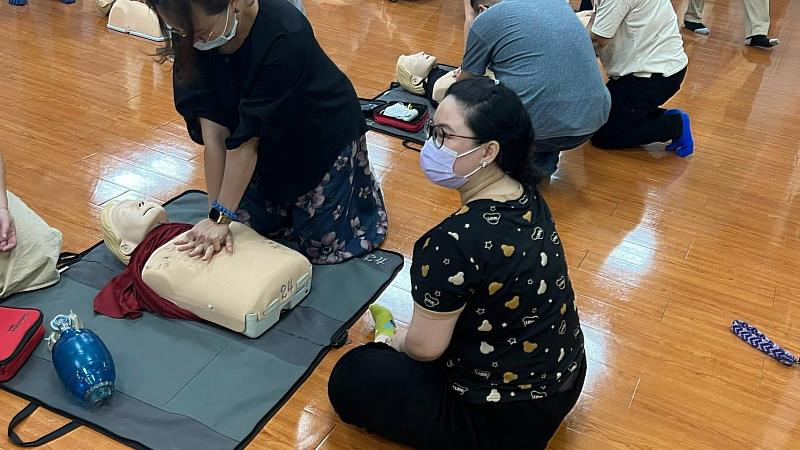 嘉義縣衛生局大力推廣CPR+AED安心場所認證-1