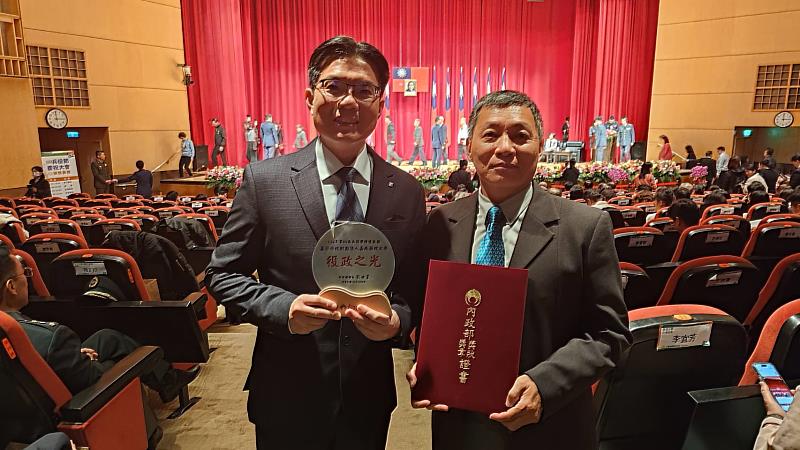 嘉藥軍訓室，榮獲內政部學生兵役考評「績優學校」及「績優承辦人員」雙項殊榮