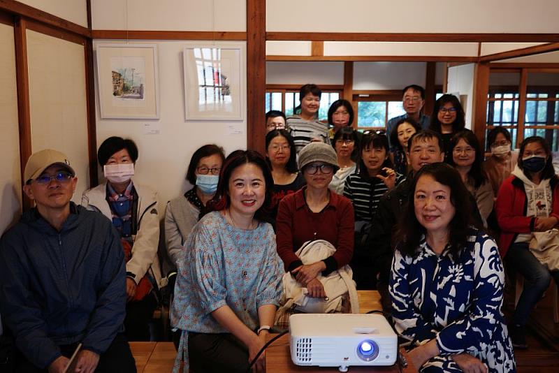 ▲開幕當天邀請國際旅遊文化講師 Betty 老師,與大家分享她在北歐圖書館的見聞與體驗。
