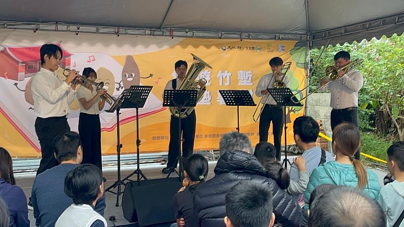 主舞台兩天皆有來自劇團繪本故事表演、歌手表演以及臺灣客語創作演唱。圖/景辰書局 提供