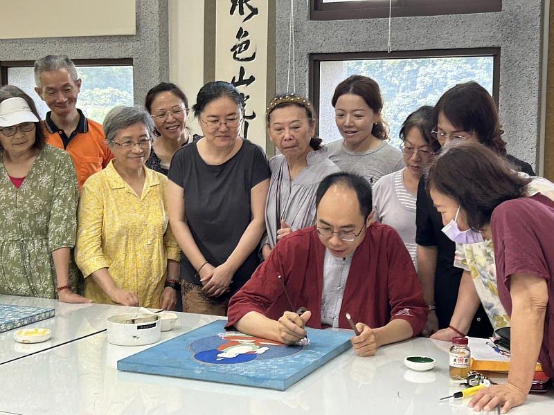 華梵佛藝系獲文資局補助開辦「東亞佛畫技術與修護人才培育文資學程」。