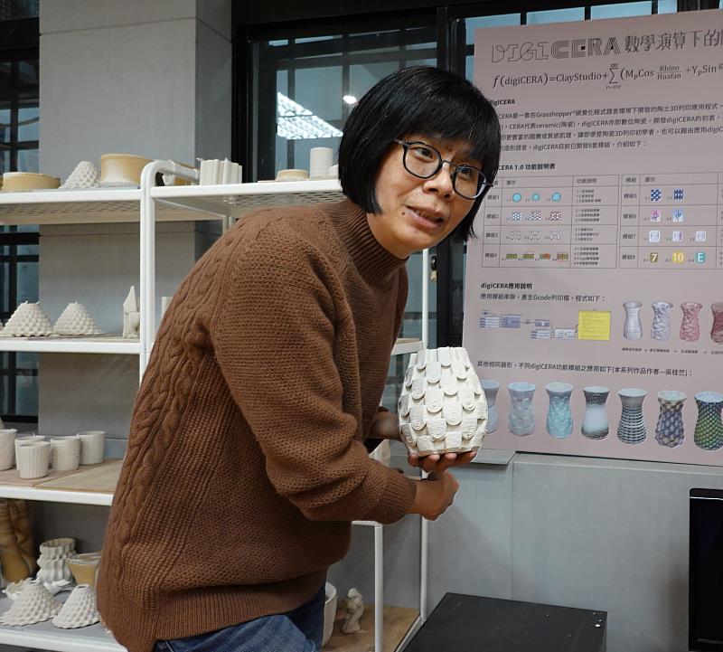華梵大學智慧生活設計學系陳妙鳳老師將數位陶瓷工藝導入旅遊文創。