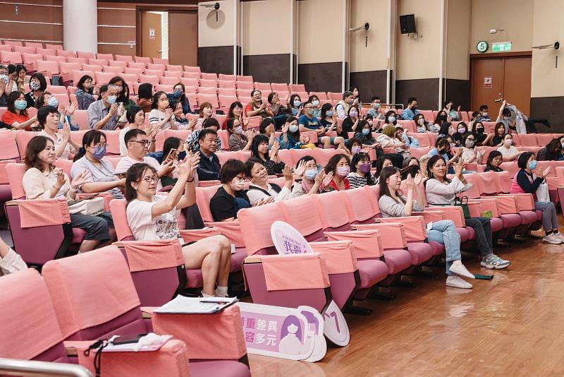 嘉義縣舉辦婦女節講座,楊士毅鼓勵女性勇敢追求幸福-4
