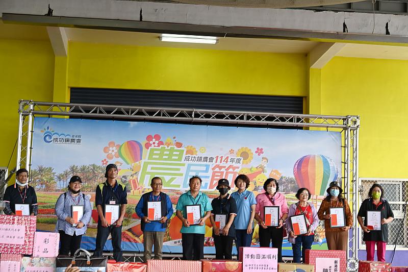 成功鎮地區今慶祝農民節 饒慶鈴表彰60位農業傑出單位及農民 盼發展各地特色農業