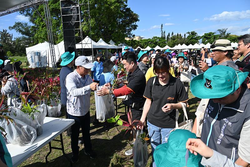 臺東「織一片生態綠網」植樹月!民眾種樹愛臺東 共創永續之都