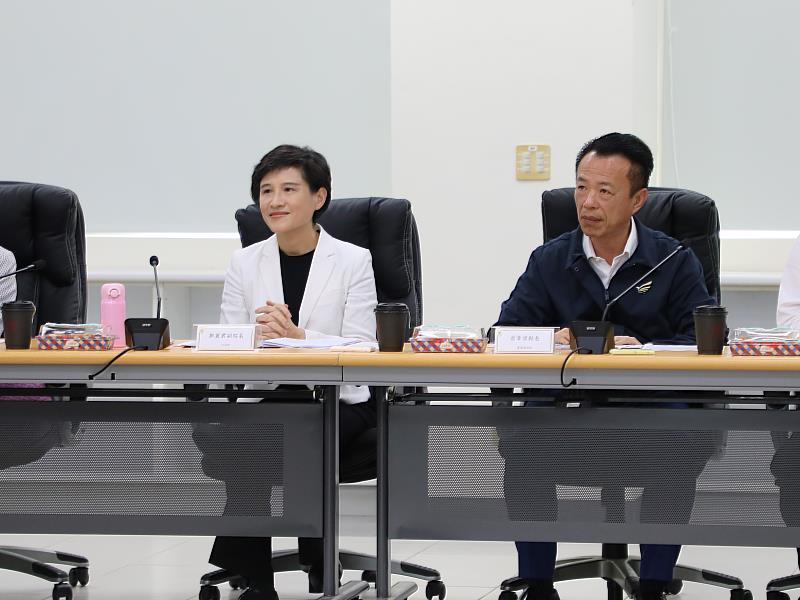 行政院副院長鄭麗君訪視亞創中心,助推無人機創新應用布局