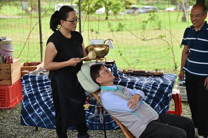 螢光點點市集邀來茉莉花園芳療頌缽讓身心好好放鬆