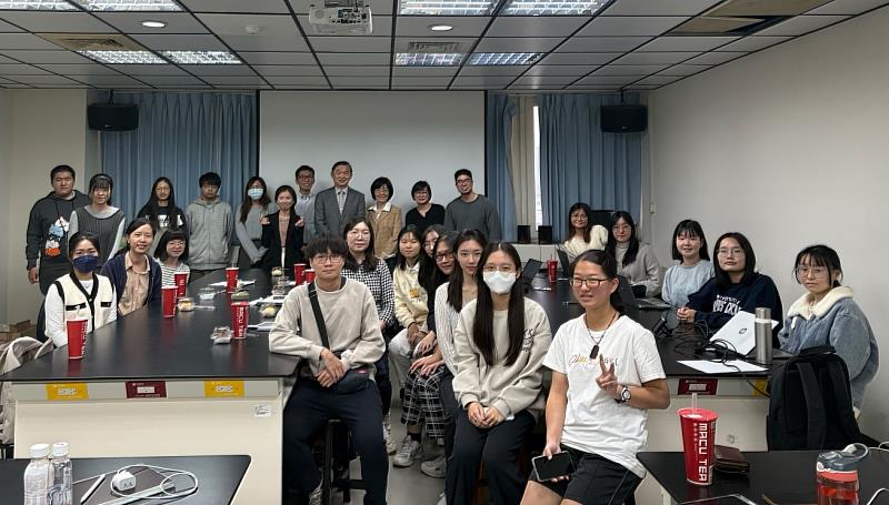 國際藥物經濟暨效果研究高雄醫學大學學生分會(ISPOR-KMU) 和 TaSPOR 合作 開辦藥學經濟職涯講座,TaSPOR 聘請醫藥產業研發專家和學生互動