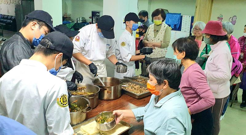 景文科大惜食義廚與耆老共度溫馨白色情人節。