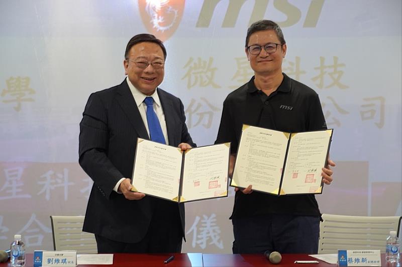 圖/中華大學去年與微星科技設置的微學程,已有75人次修課,目前有6位學生順利進入職場實習;透過豐沛的政府及業界資源,為學子創造實習及就業機會。