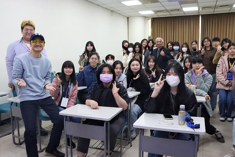 世新大學高中生廣播工作坊致力推動聲音教育，為更多學生打造實作與創意並重的學習平台。（世新大學提供）