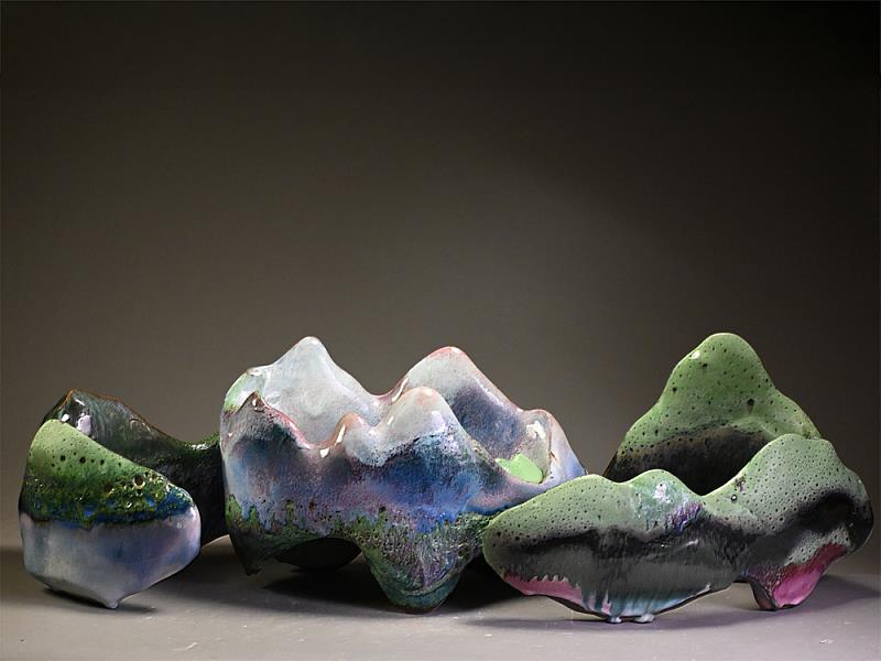 《所在 - 物件離合—許旭倫陶藝創作展》展覽創作搶先看,誠摯邀請您共賞藝術之美!本次展覽精選許旭倫老師的精彩力作,透過陶土的塑形與釉彩變幻,詮釋物件在聚與散之間的生命軌跡。歡迎親臨現場,感受陶藝與空間交織的詩意對話。