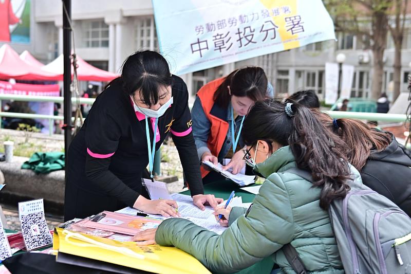 靜宜大學校園徵才活動（歷史照片）