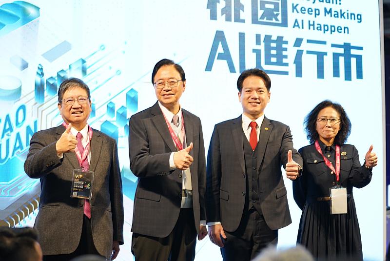 新竹縣長楊文科、桃園市長張善政、新竹市代理市長邱臣遠、苗栗縣副縣長邱俐俐(左至右)