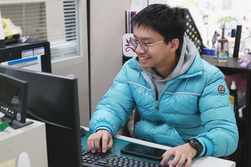 繁星入學的許彧銘同學憑藉佛光大學的國際資源，即將赴瑞士日內瓦實習！