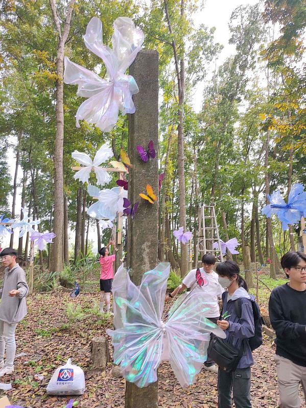 空設系師生作品「林間飛舞的夢蝶」