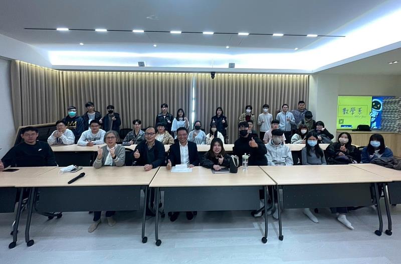 旅居美國的東海大學校友低調捐出100萬美元,設立台灣首個四年全額學雜費的「女數學家獎助學金」。