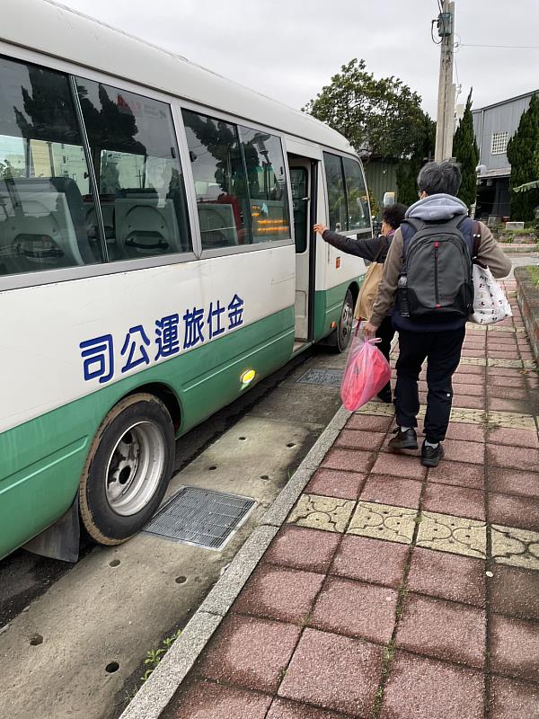 因應大坪頂清明祭祖人潮，竹市府已備妥足夠接駁車。