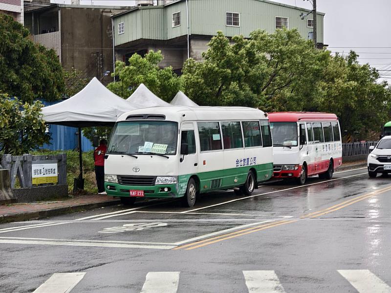 因應大坪頂清明祭祖人潮，竹市府已備妥足夠接駁車。