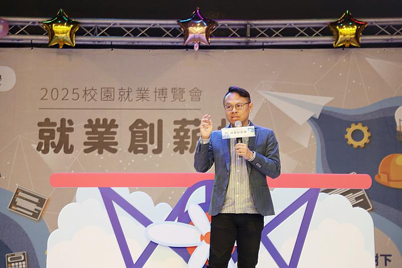 高科大郭俊賢副校長開幕致詞時表示,高科大向來培育產業所需人才,注重學生的就業力,本次就業博覽會為企業和學生提供一個交流機會,讓學生調整求職策略,提升自身競爭力。