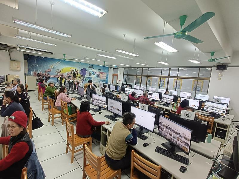 育達科技大學樂齡大學老照片與影片製作課程上課情形