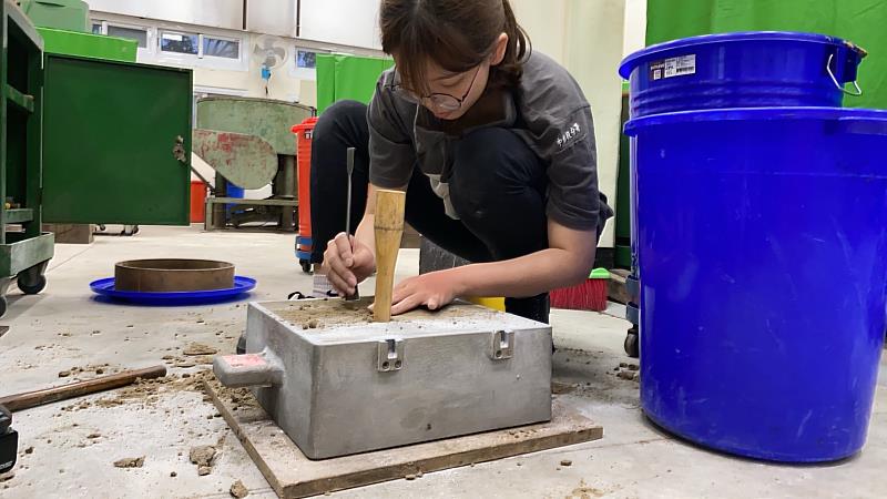 中彰投分署產學訓學員蔡宜岑專注投入鑄造職類培訓