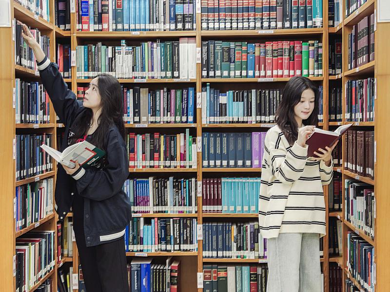 世新大學法律與智慧財產權資料中心,助力學生深入探索法律專業。(世新大學提供)