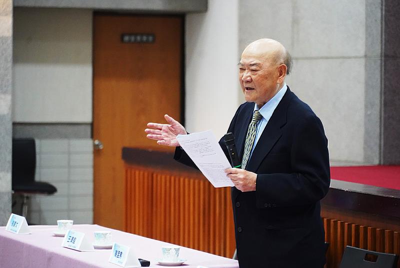 中研院院士、文化大學王寶輝法學講座教授王澤鑑主持,讓學生近距離接觸法學大師。