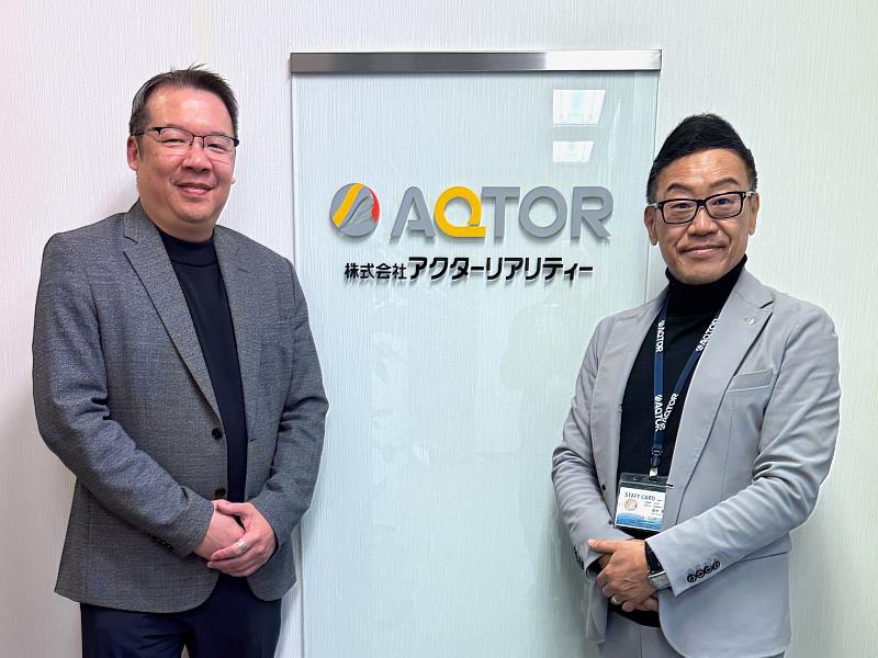 Aqtor Reality代表取締役社長益井繁(右)與科絡達總經理長安弘勳