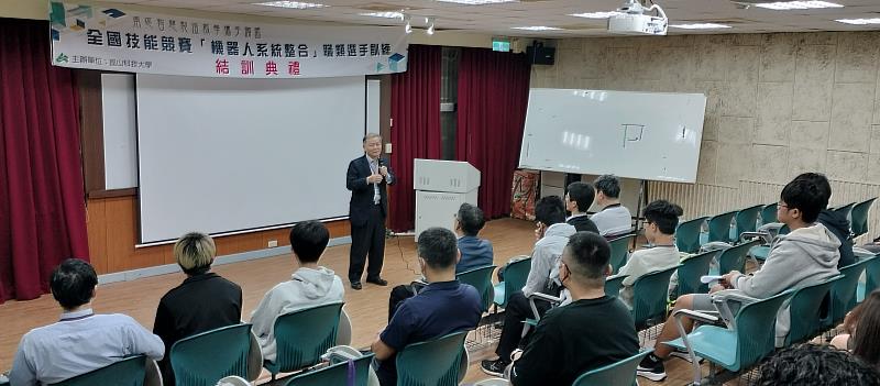 崑大學術副校長侯順雄致詞