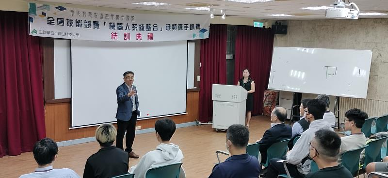 工程學院院長江智偉勉勵學生