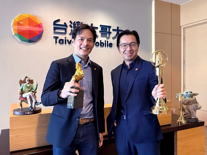 台灣大推出電信業第一個專為編劇人才打造的「商業編劇人才養成計畫」，讓編劇無後顧之憂，發展真正能征服市場的重量級劇本。(左為台灣大總經理林之晨，右為台灣大內容發展副總鄭偉柏)