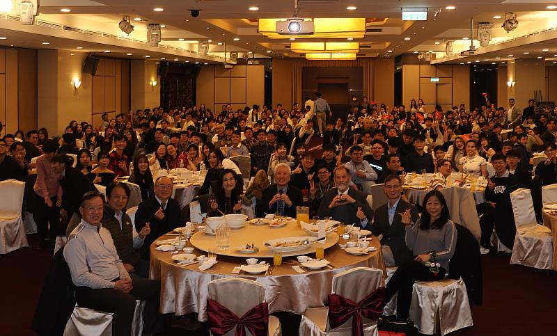 東海大學國際處舉辦「蛇舞春風.寰宇齊歡」春晚,同步推出全新就業輔導計劃,實現境外生在臺發展目標。