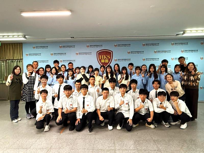 114學年度大學繁星放榜，興國高中再創卓越升學成果，錄取國立大學及醫學大學的比例高達65%，接近9成來自國中部直升高中部，展現出學校六年一貫教育的扎實培育。