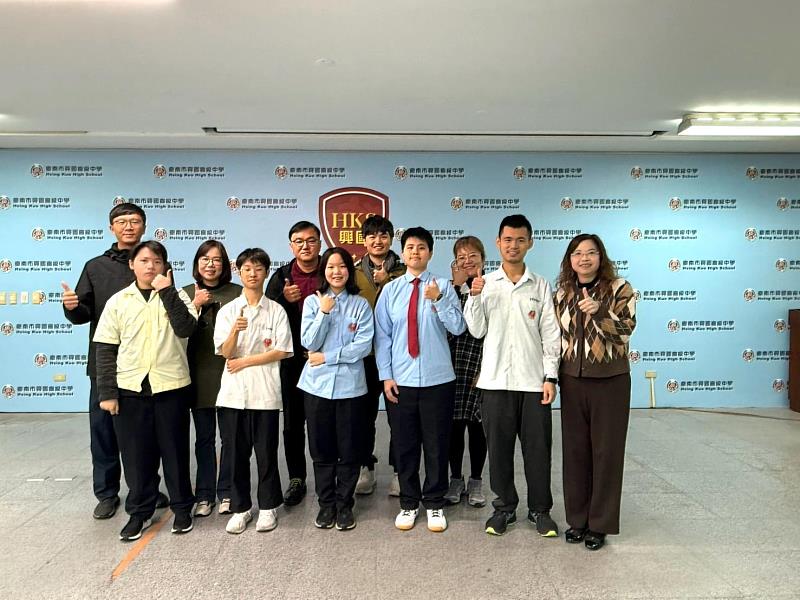 興國高中繁星錄取成績亮眼，包含許淯鈞同學通過高雄醫學院醫學系第一階段，更有多位學生錄取臺清交成頂尖大學，全校師生共享榮耀時刻！