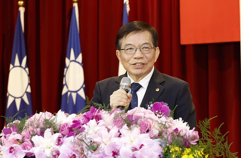 1.董事長王國材於郵政節大會致詞。