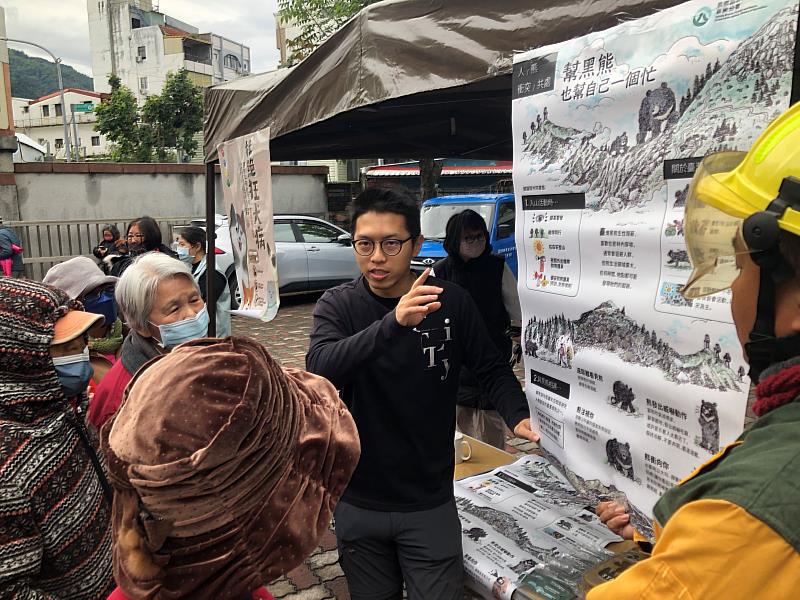 向民眾宣導人熊衝突