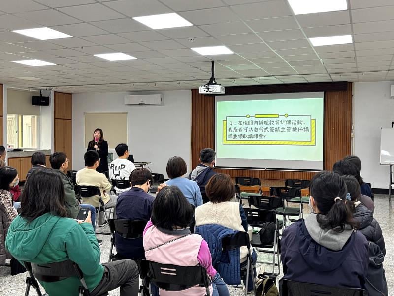 台灣自來水股份有限公司第十區管理處政風室溫主任講授「公職人員利益衝突迴避法」
